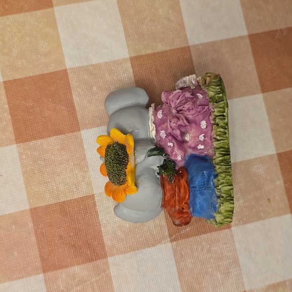 Lover Elephants Figurine - Picture 3 of 6